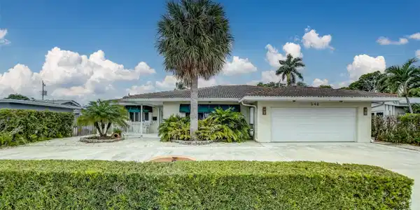 242 Corsair Ave