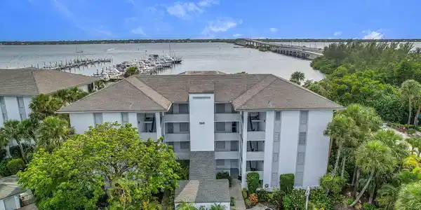 390 NE Edgewater Drive
