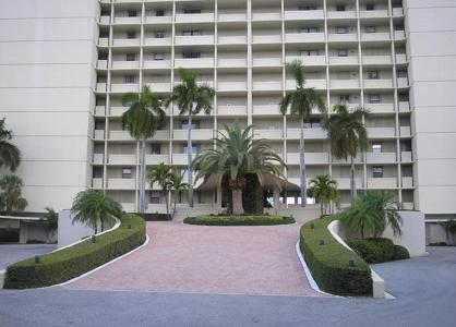 120 Lakeshore Drive