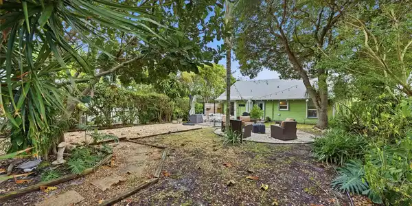 Image 4: Photo 3