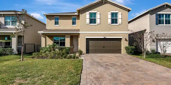 2811 NE Breezeway Circle