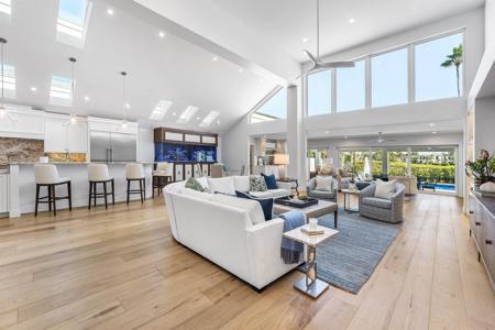 6933 SE Harbor Circle