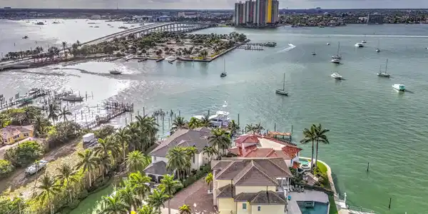 Image 4: 2775LakeDr-87