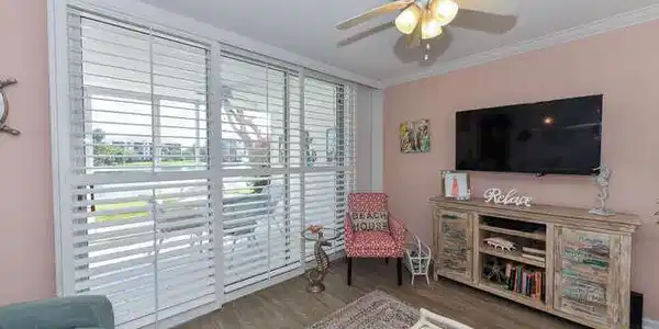 Image 3: 353 US1 Apt A108 Jupiter FL-small-026-00