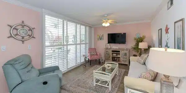 Image 4: 353 US1 Apt A108 Jupiter FL-small-025-03
