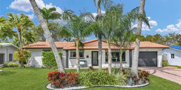 739 SE 9th Avenue