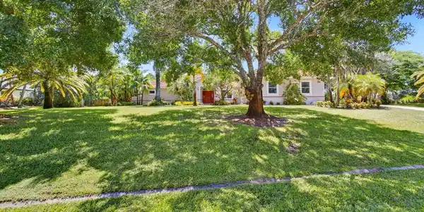 4881 SW Lake Grove Circle
