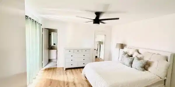 Image 3: Ensuite bedroom with walk-in closet