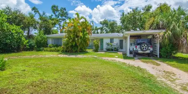 628 Banyan Rd