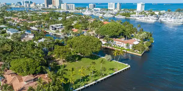 1000 Riviera Dr
