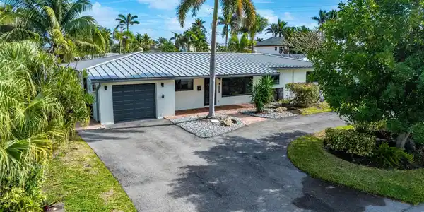 3246 NE 27th Ter