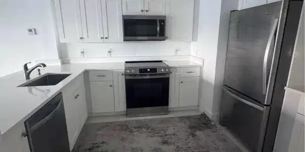 Image 4: kitchen