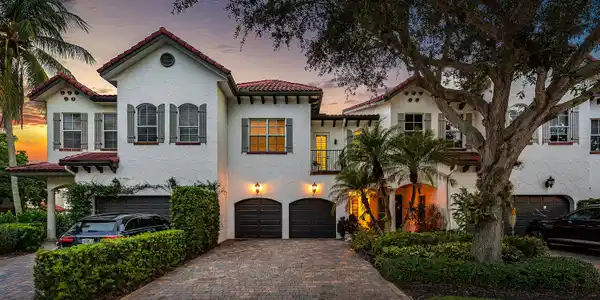 Image 4: Welcome to 828 Estuary Way