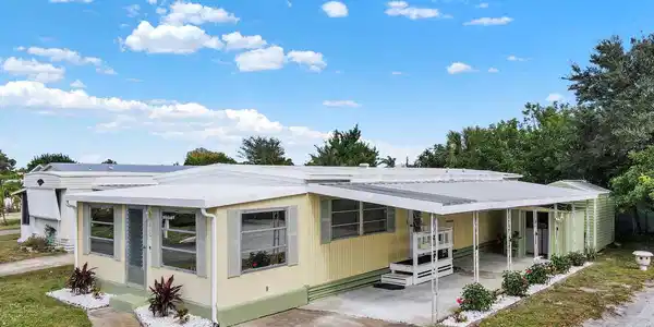 610 NE Tahiti Way