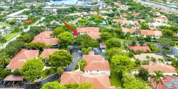 100 Pelican Pointe Dr