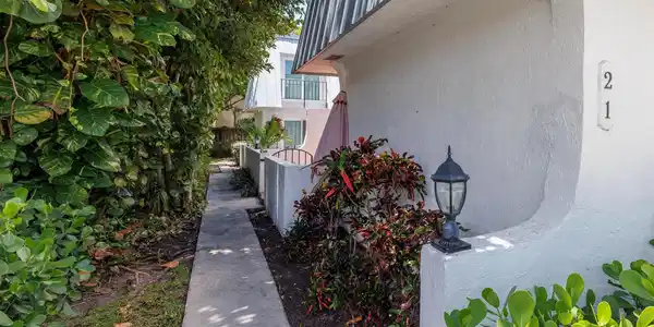Image 4: Pathway to Courtyard Entrance 1