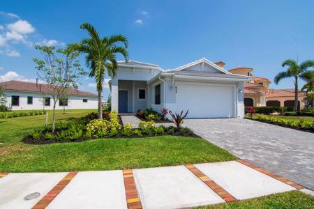 633 SE Fascino Circle