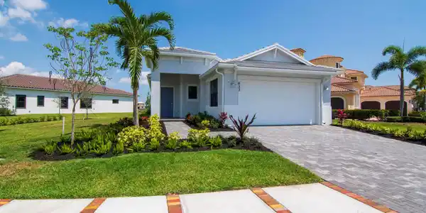 633 SE Fascino Circle