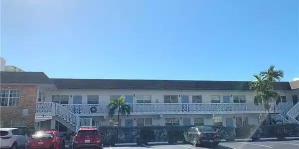 3220 NE 10th Street