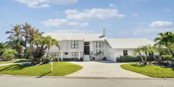Image 3: House-12