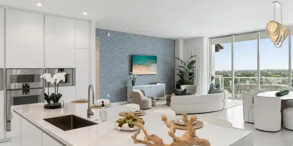 Image 2: Kitchen. Large Island