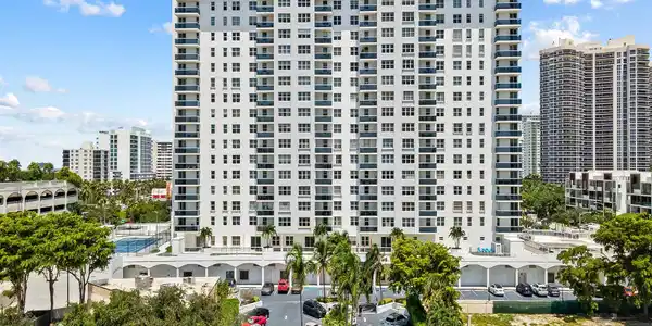3015 N Ocean Blvd
