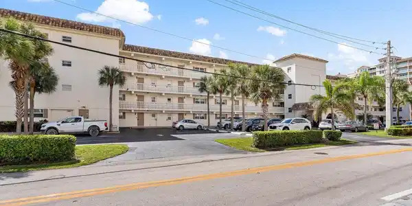 200 E Royal Palm Road