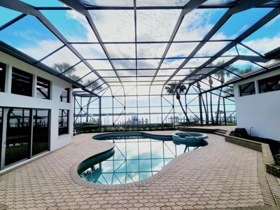 781 SW Bay Pointe Circle
