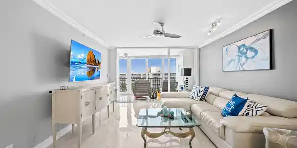 Image 3: into living room