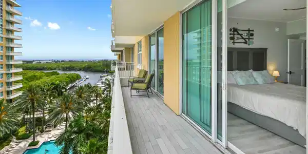 Image 3: 45 Balcony 03