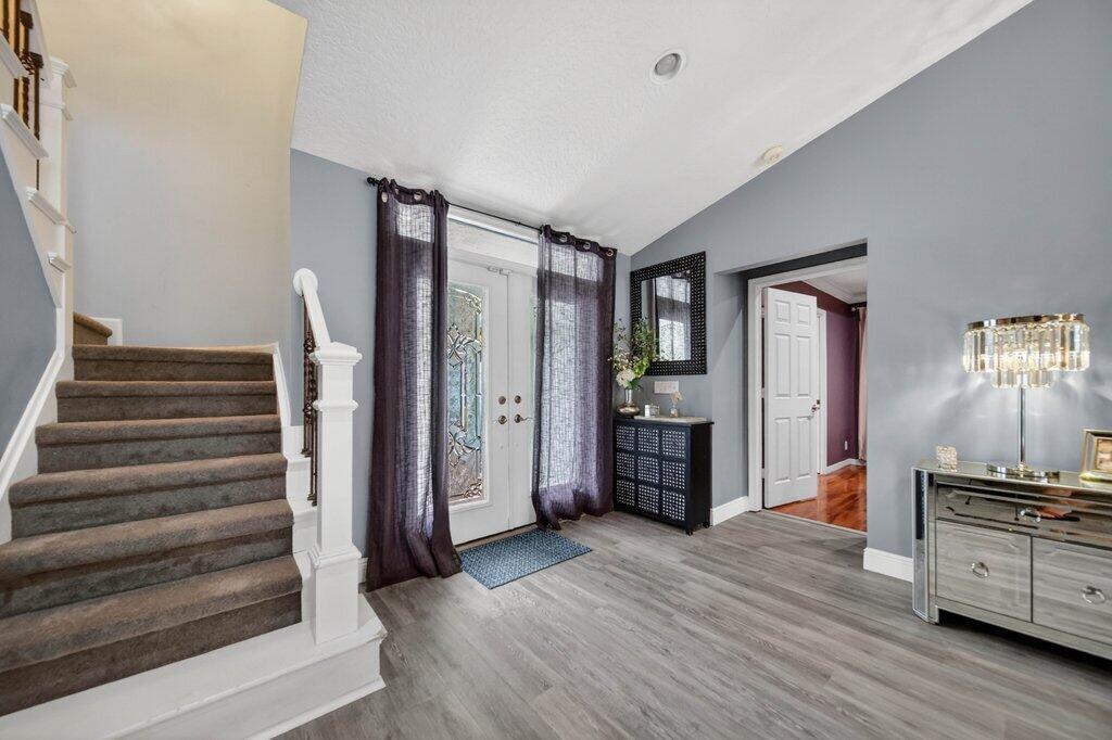Image 3: foyer1.jpg-SMALL