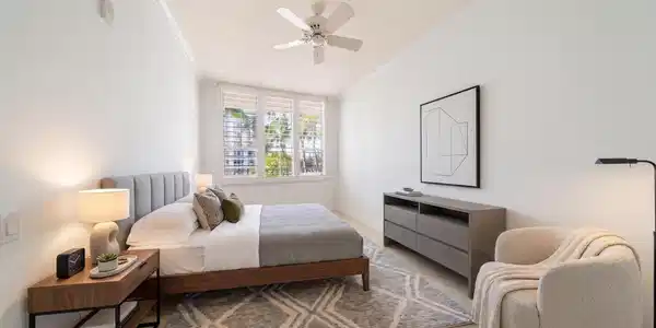 Image 2: BED