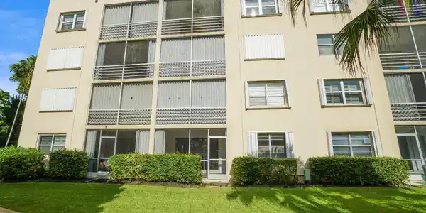 1541 S Ocean Boulevard