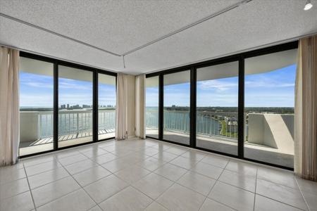 115 Lakeshore Drive