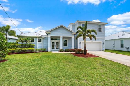 228 SW Indian Groves Drive