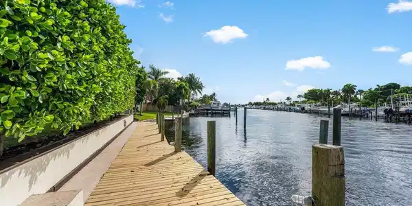 Image 3: dock