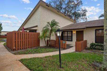 8014 SE Villa Circle