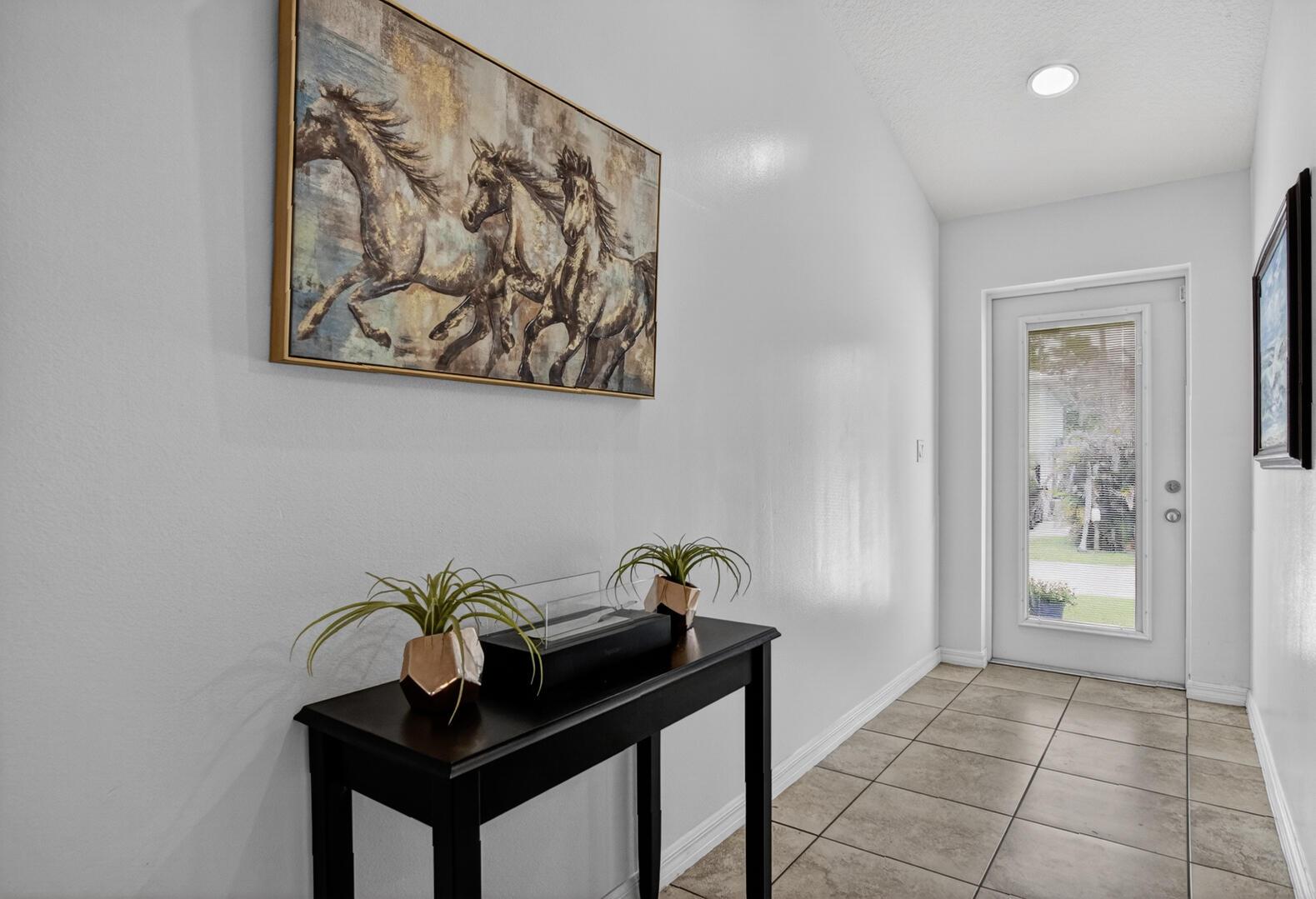 Image 4: Foyer