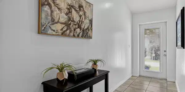 Image 4: Foyer
