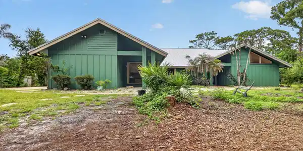 2111 SW Racquet Club Drive