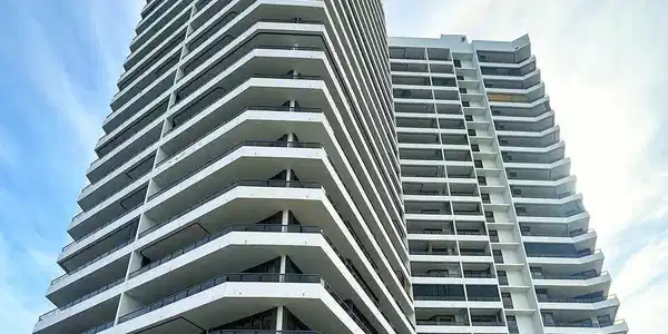 100 Lakeshore Drive