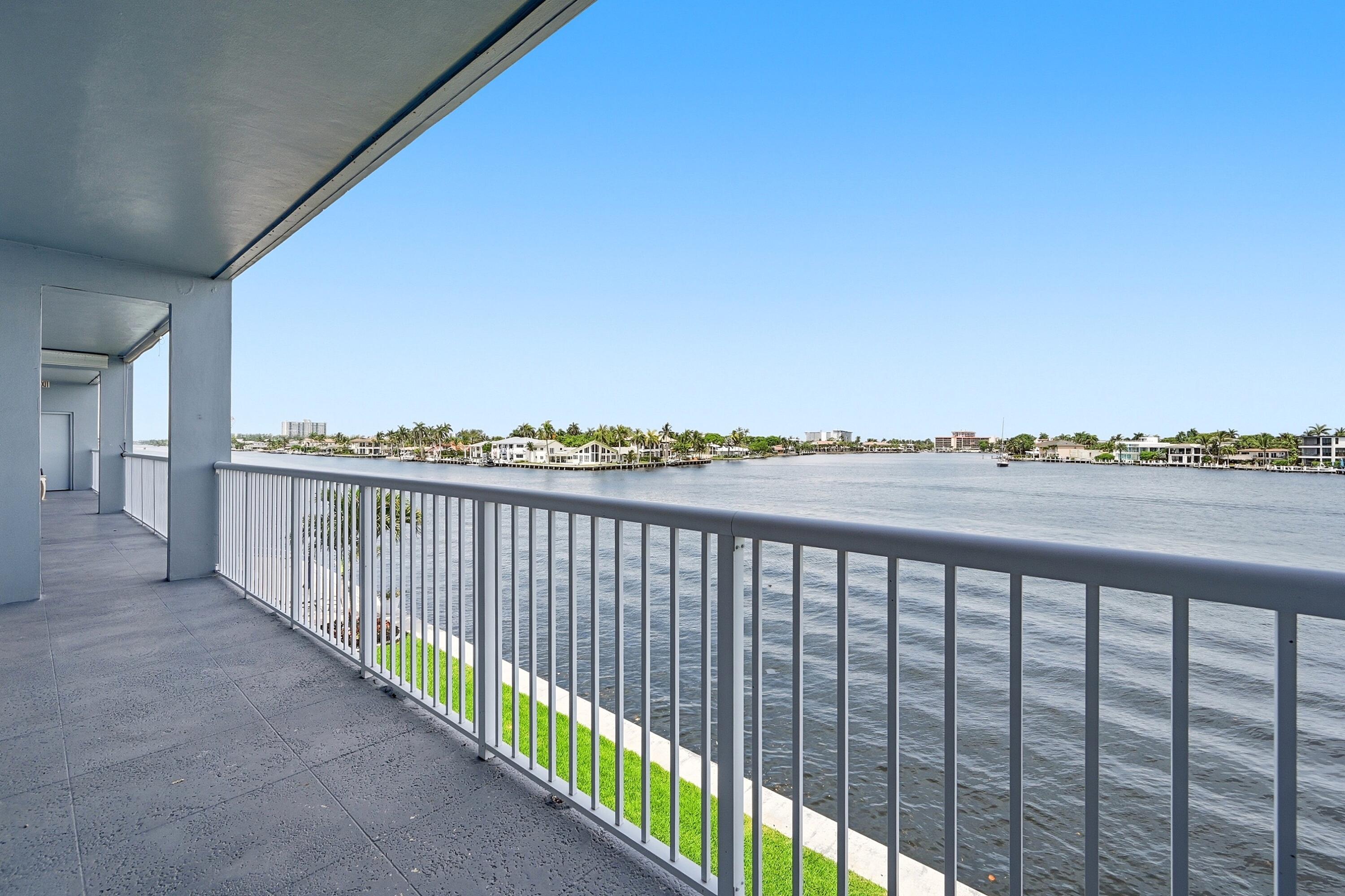 Image 2: 19_balcony