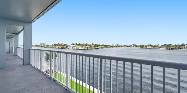 Image 2: 19_balcony