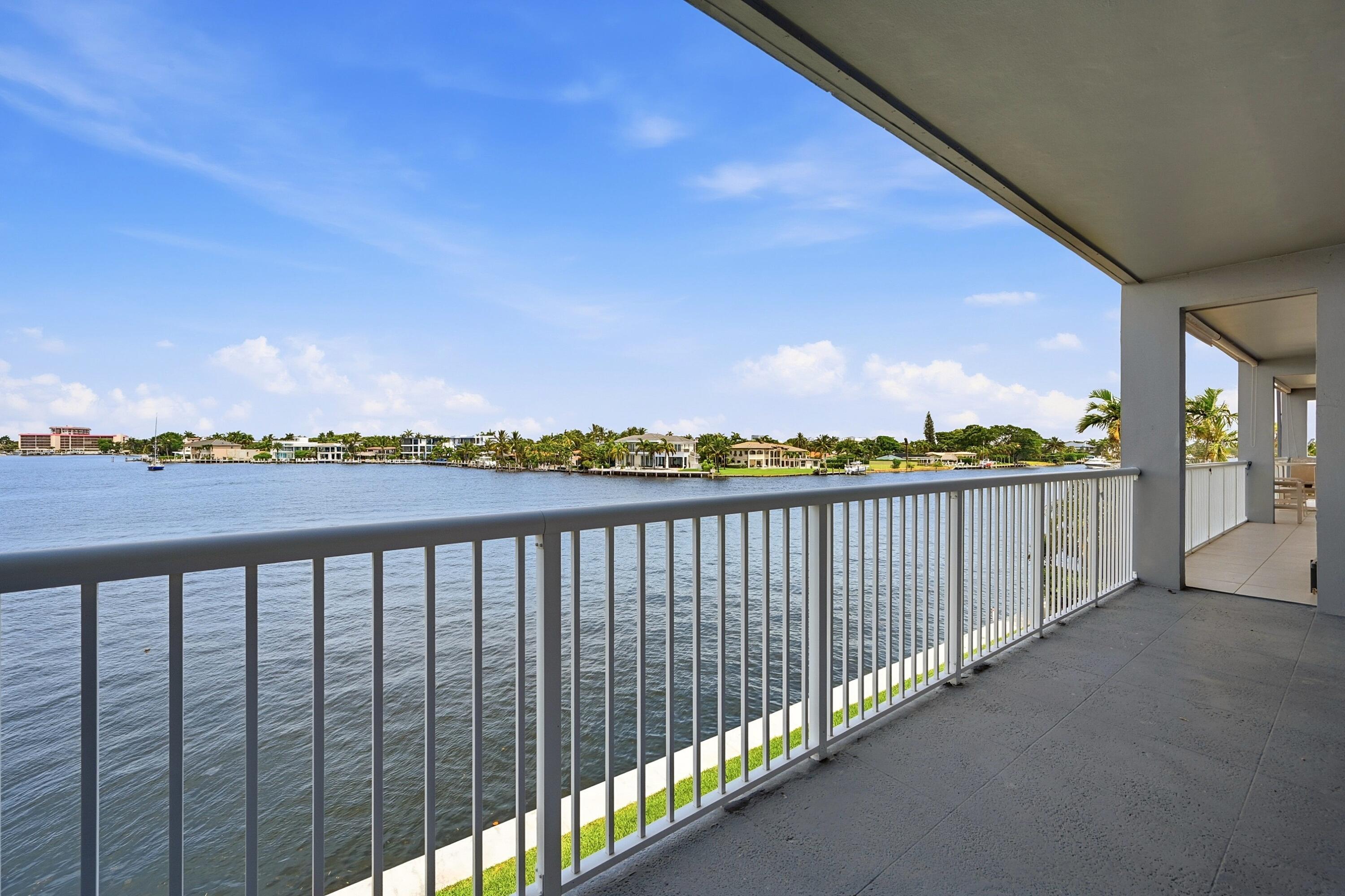 Image 3: 20_balcony
