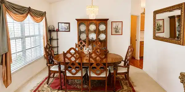 Image 4: Formal Dining