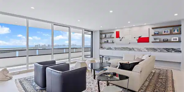Image 3: Living Room