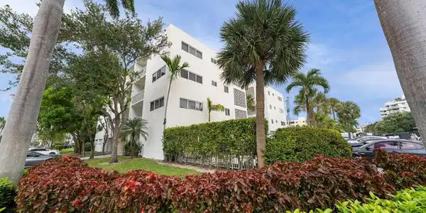 10001 W Bay Harbor Dr