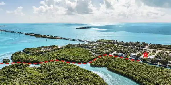 Image 2: Instant Bay and Ocean Access