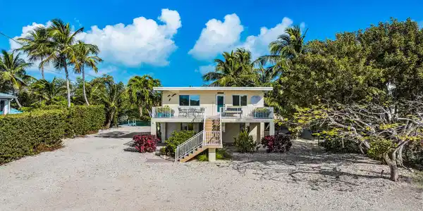 Image 3: Beautiful 2 bed 2 bath Home