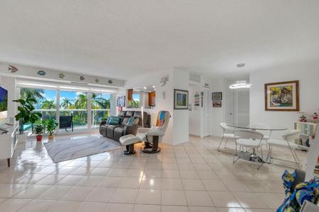 2841 N Ocean Blvd